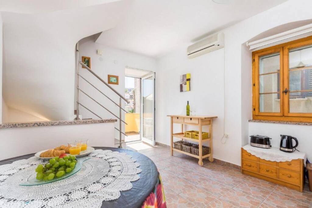 Tin 2 Διαμέρισμα Vrbnik Εξωτερικό φωτογραφία